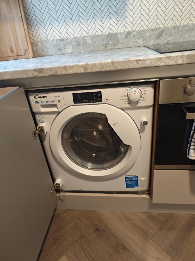 1 Bedroom Flat In Wood Green Piccadilly Line Лондон Экстерьер фото