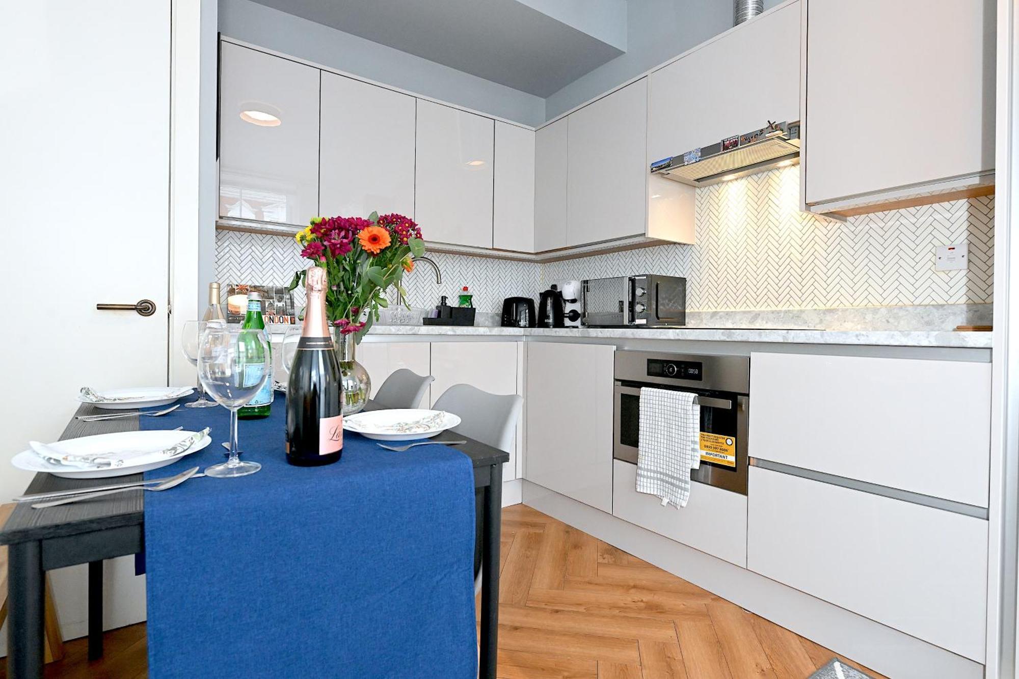 1 Bedroom Flat In Wood Green Piccadilly Line Лондон Экстерьер фото
