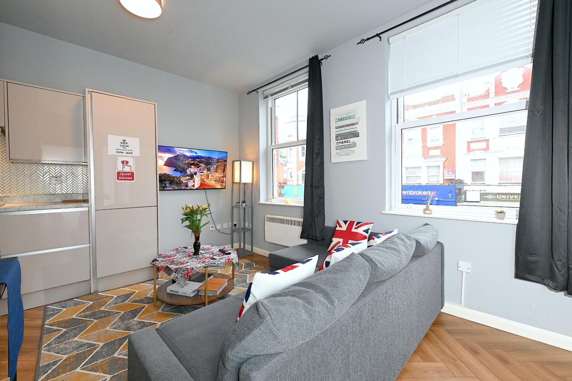 1 Bedroom Flat In Wood Green Piccadilly Line Лондон Экстерьер фото