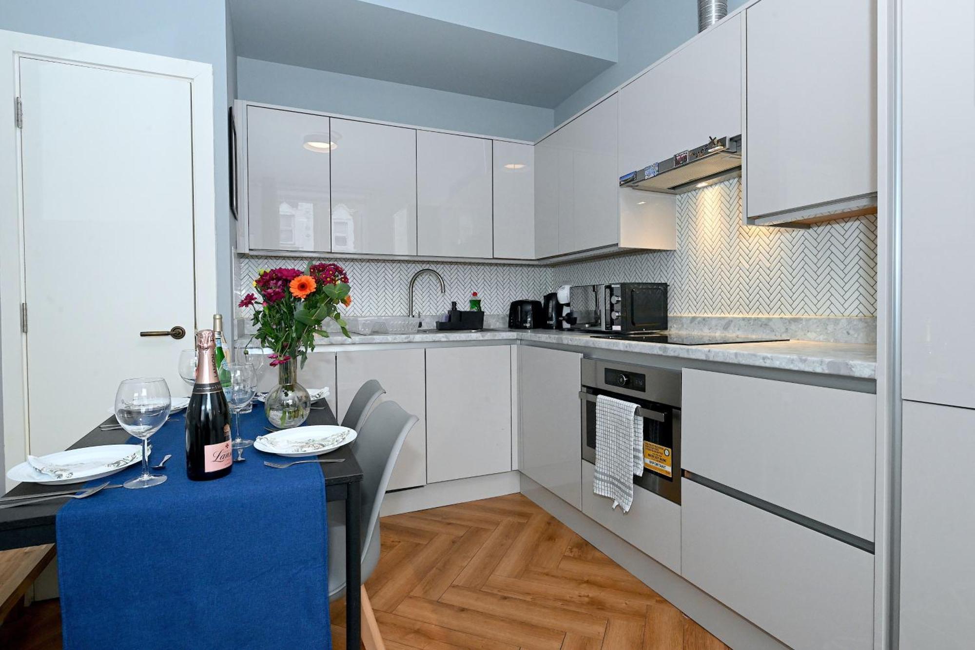 1 Bedroom Flat In Wood Green Piccadilly Line Лондон Экстерьер фото